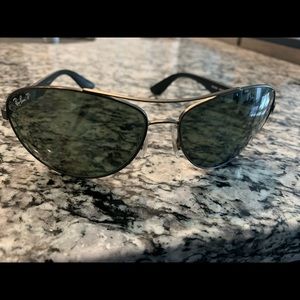 Black Polarized Ray Ban sunglasses in good condition.